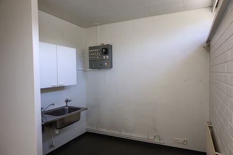 Image 4/5