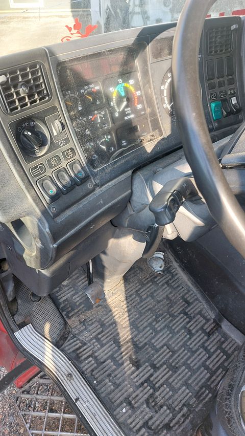 Image 8/15
