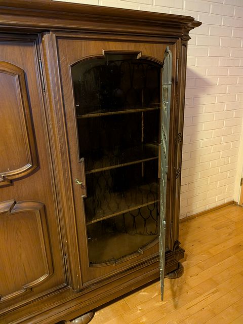 Image 3/8