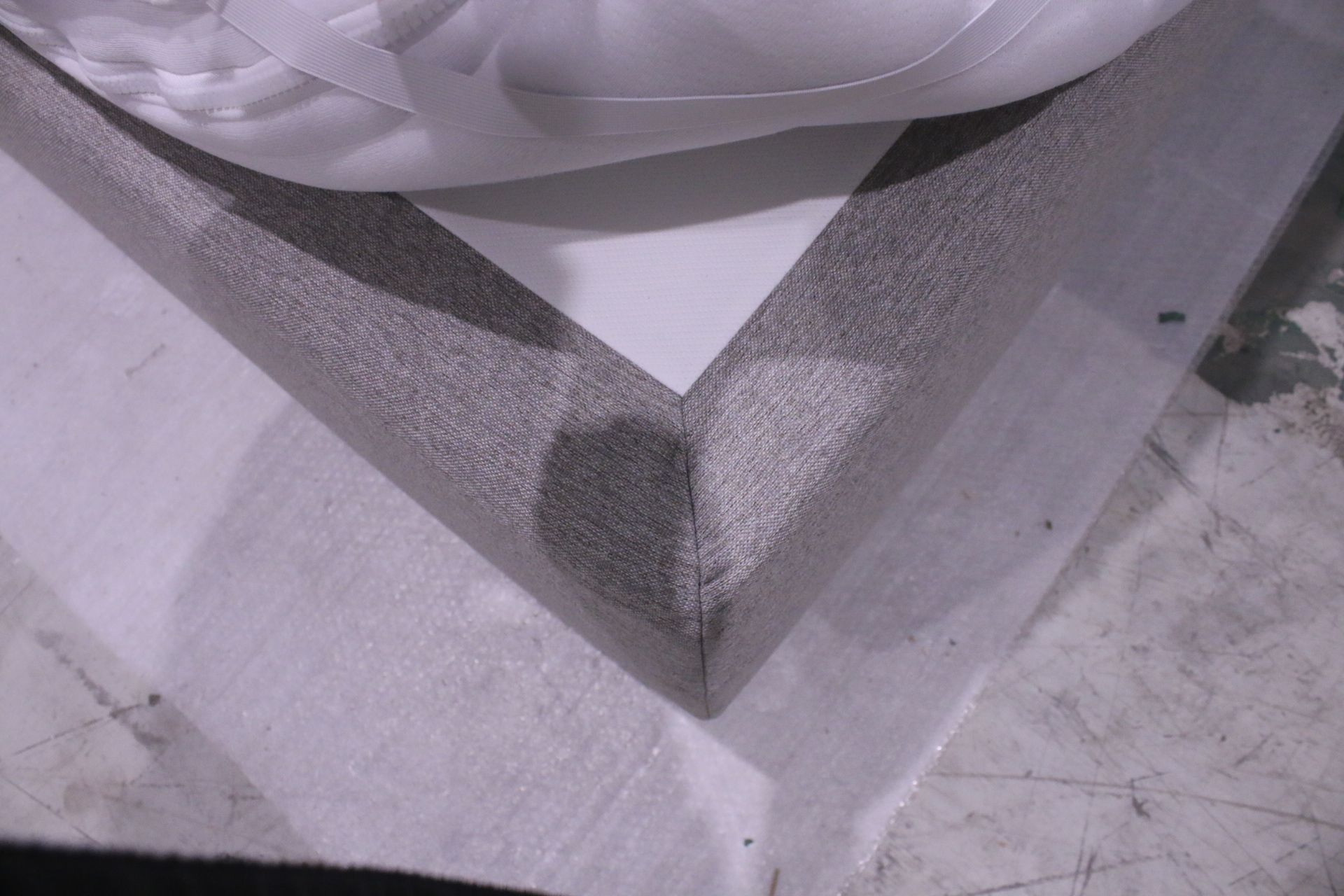 Image 4/6