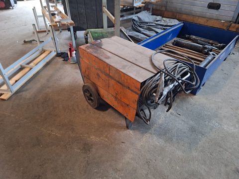 Image 4/5