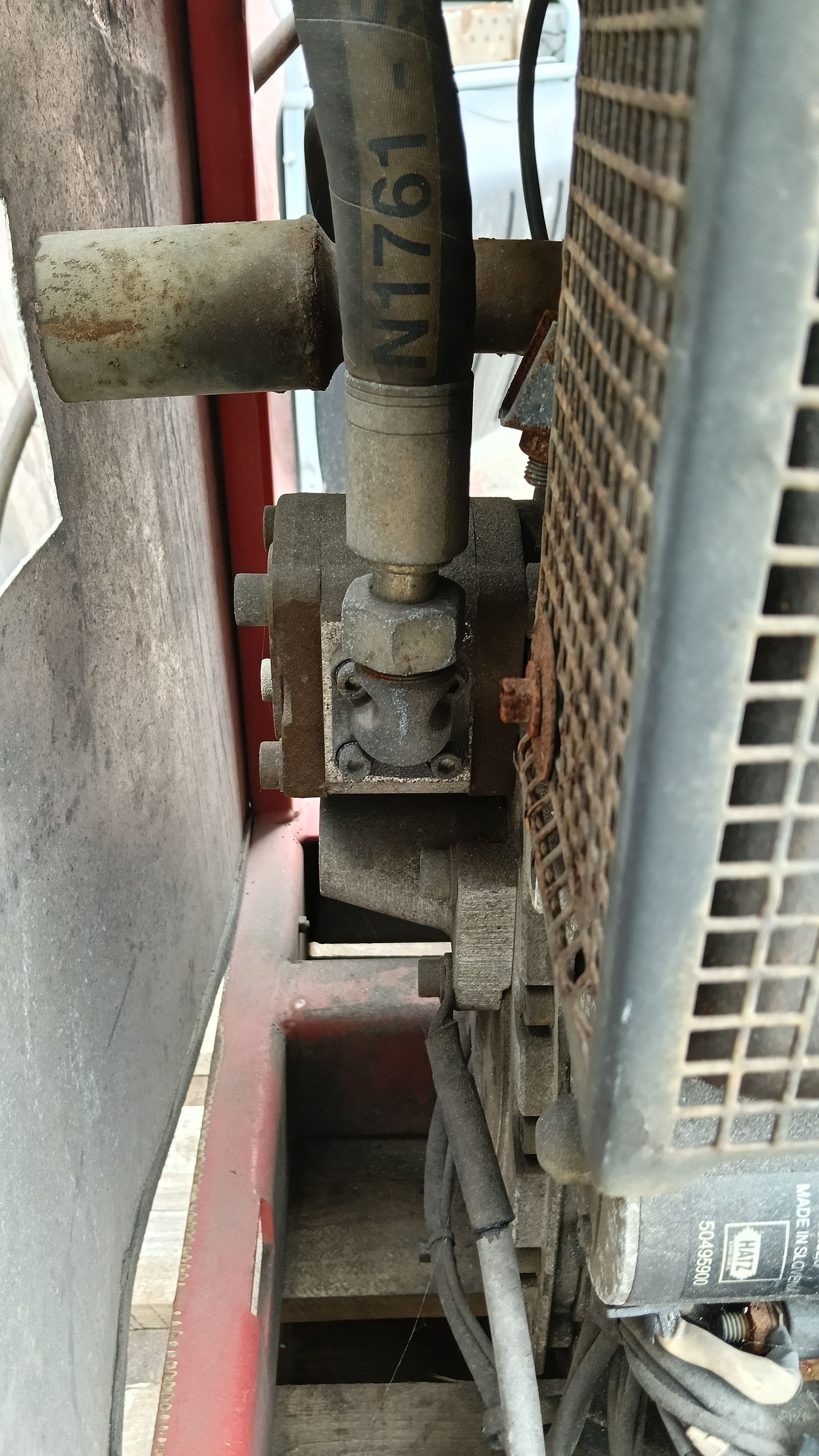 Image 5/8