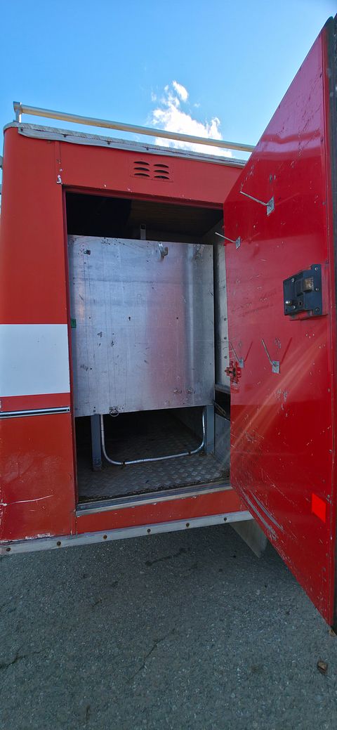 Image 11/26