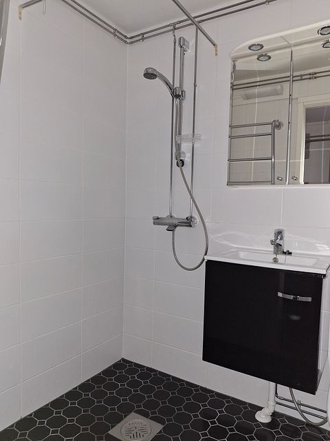 Image 6/12