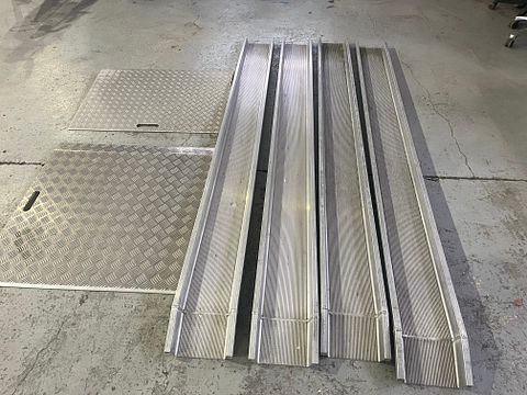 Image 1/10