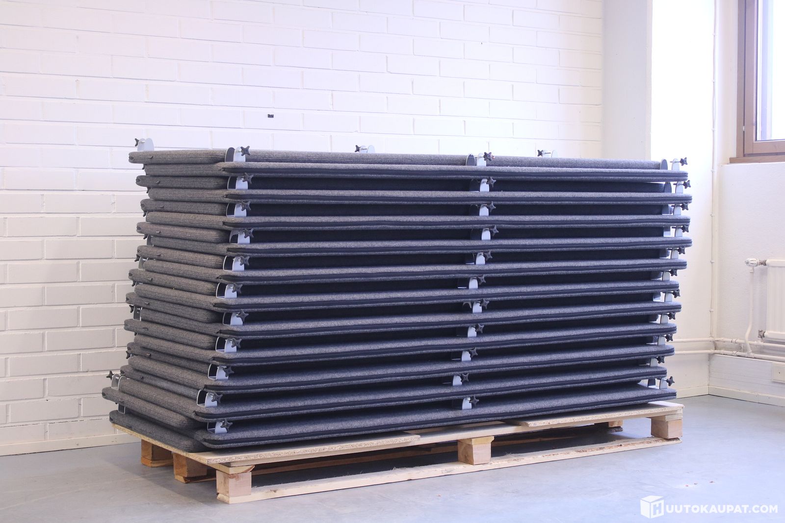 23KPL Götessons pöytäsermit pikakiinnittimillä 200x80 (OVH: + 5000 ...