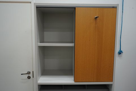 Image 3/8