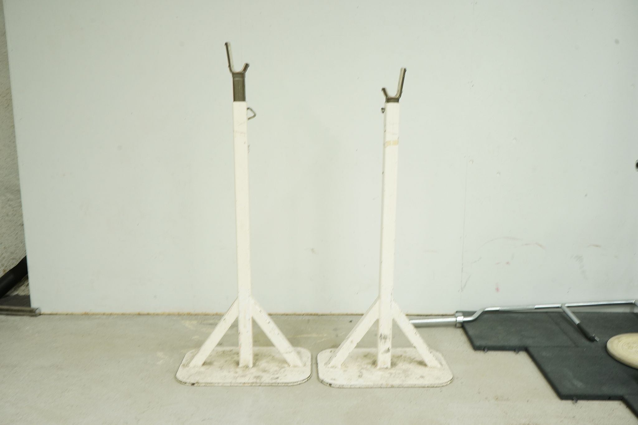 Image 2/8