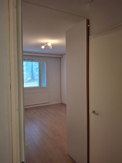 Image 6/19