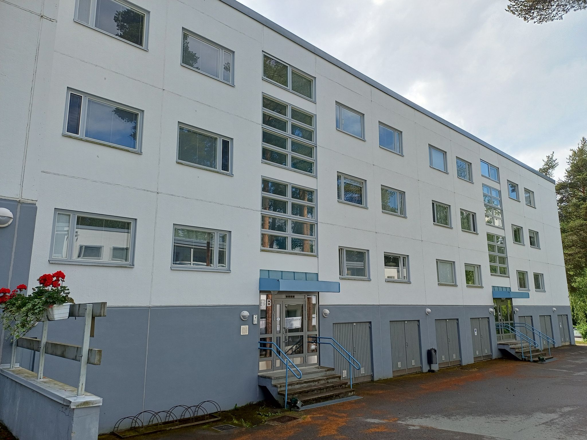 Image 1/20
