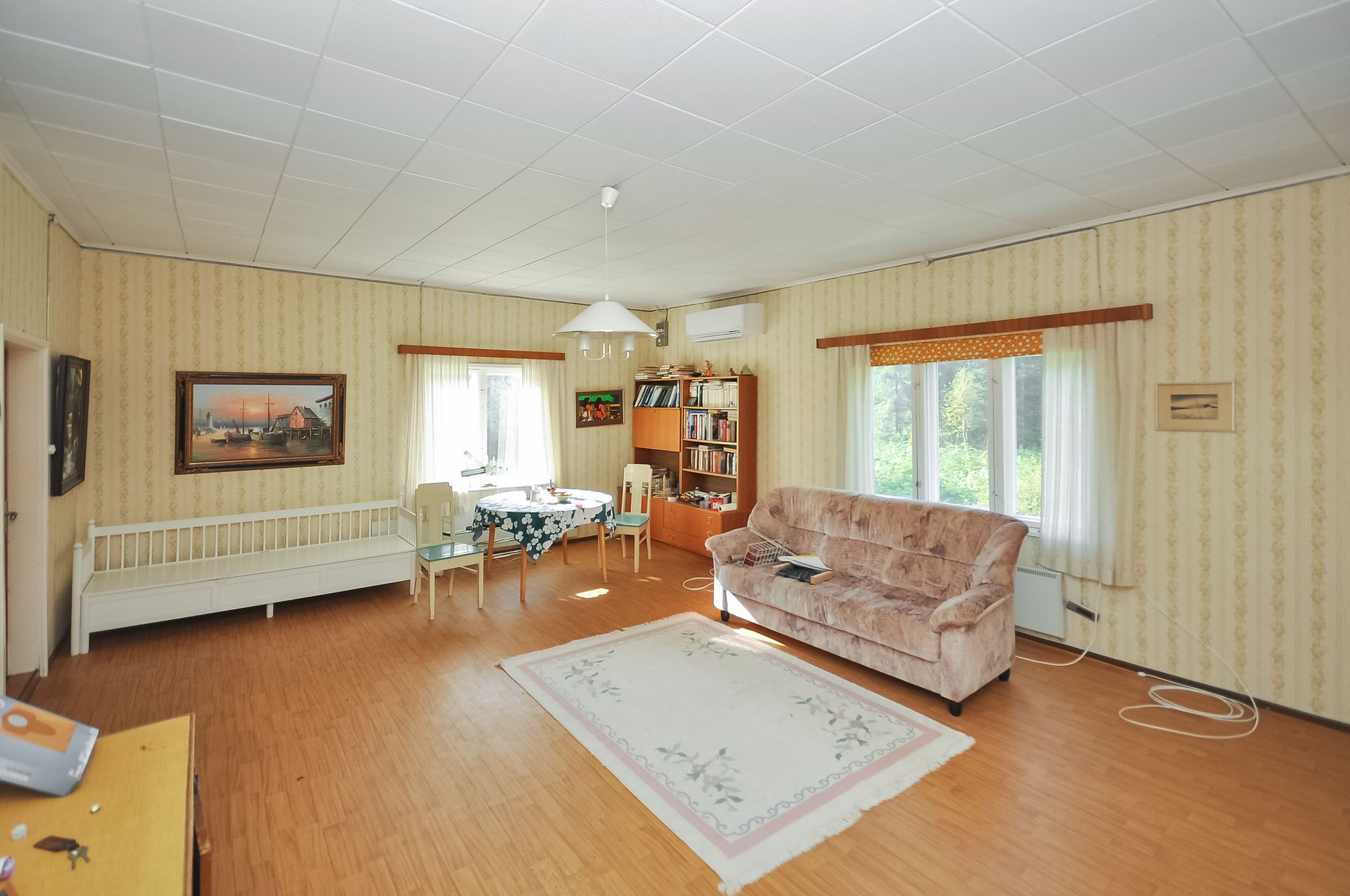 Image 4/19