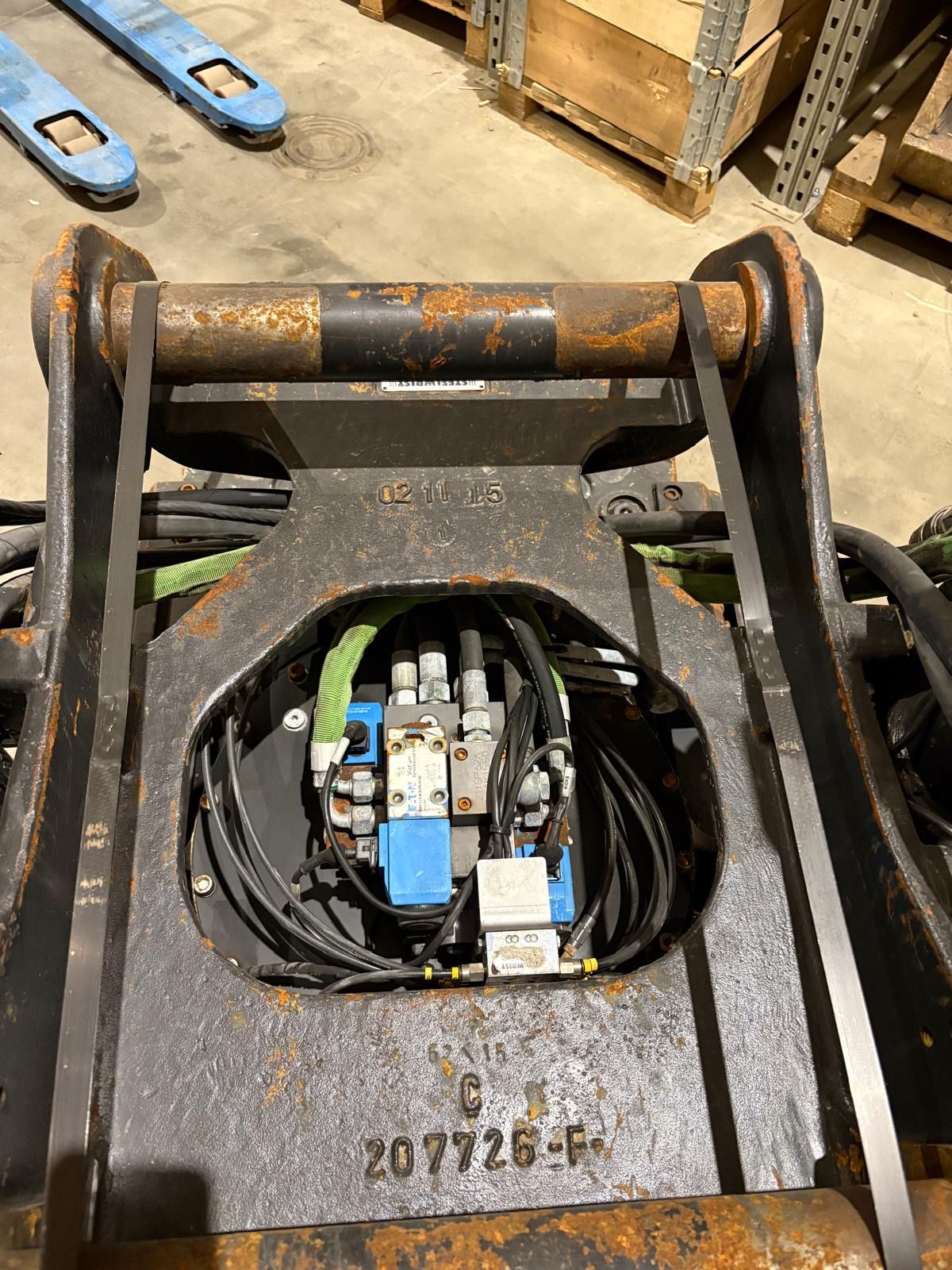 Image 8/8