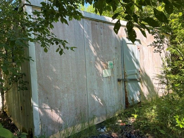 Image 3/8