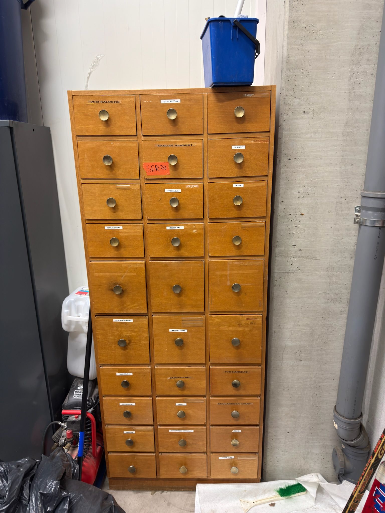 Image 1/36