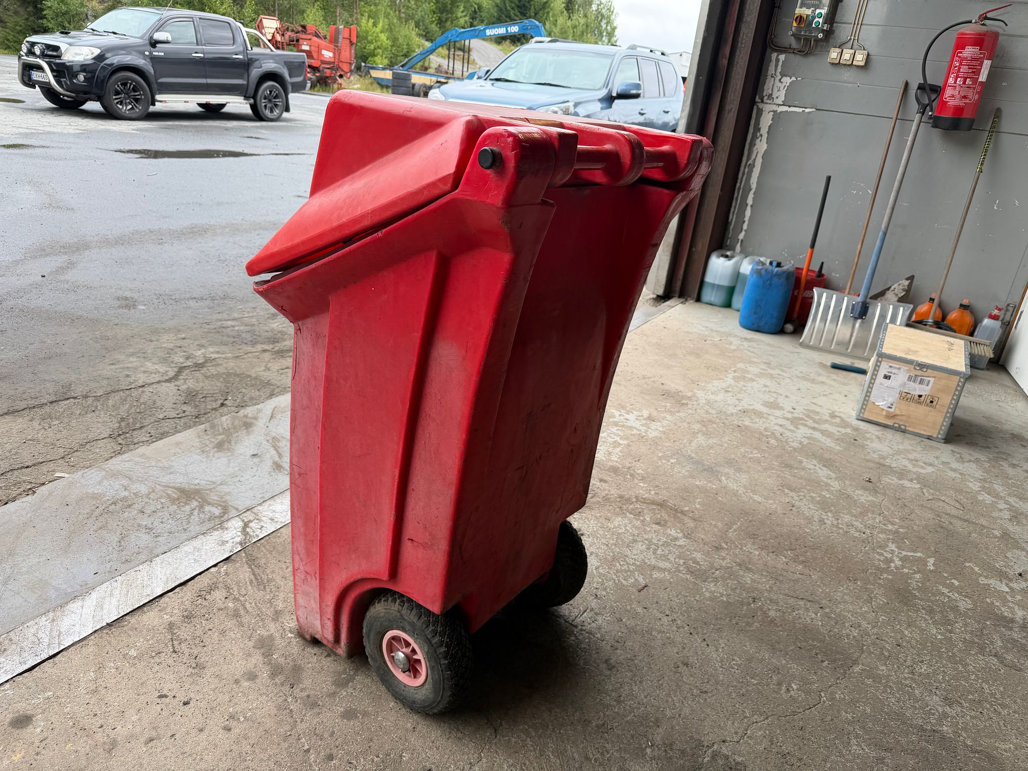 Image 4/8