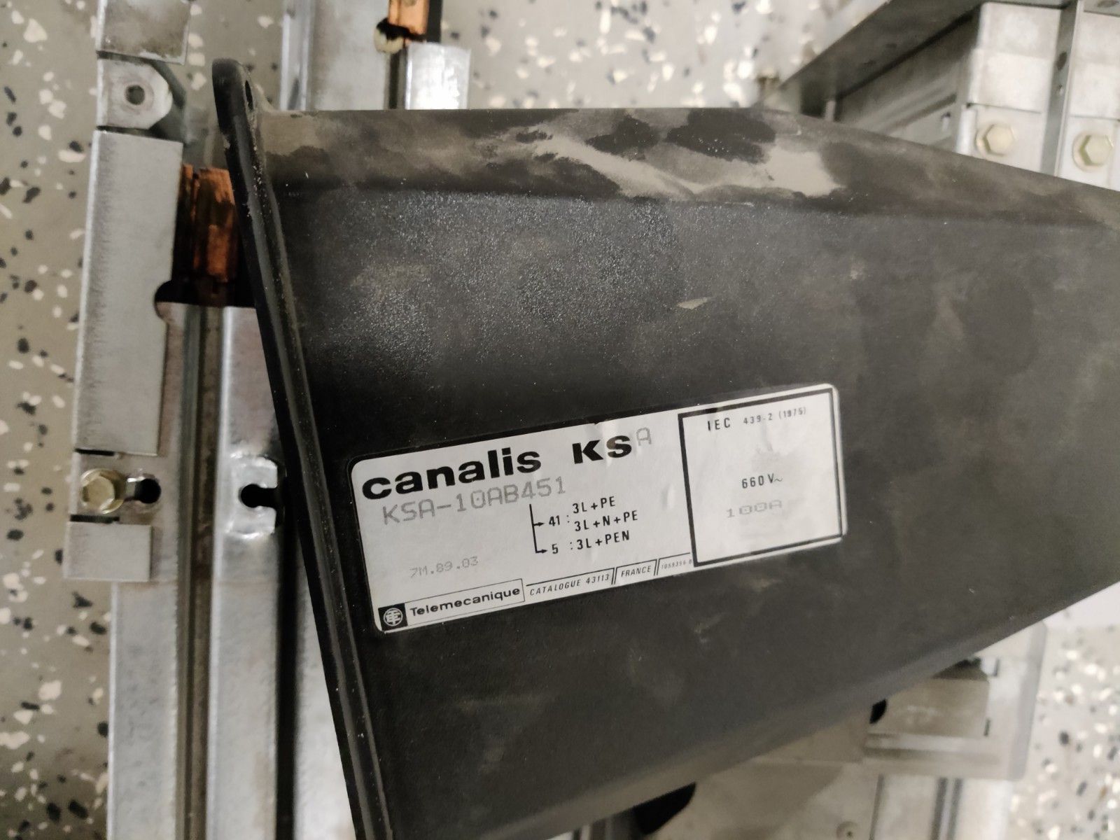 Image 6/10