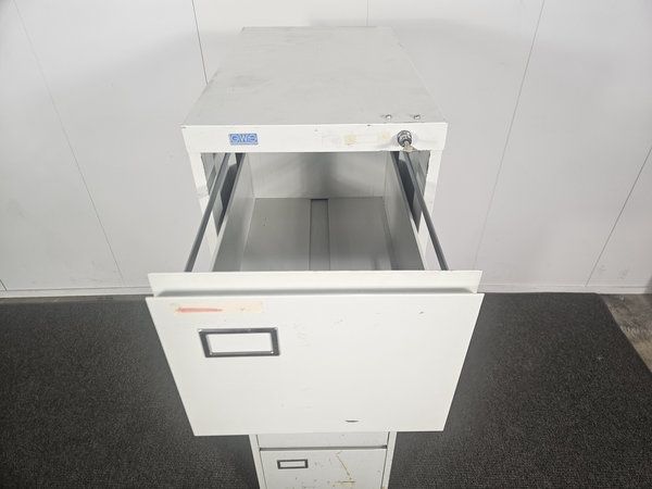 Image 4/8