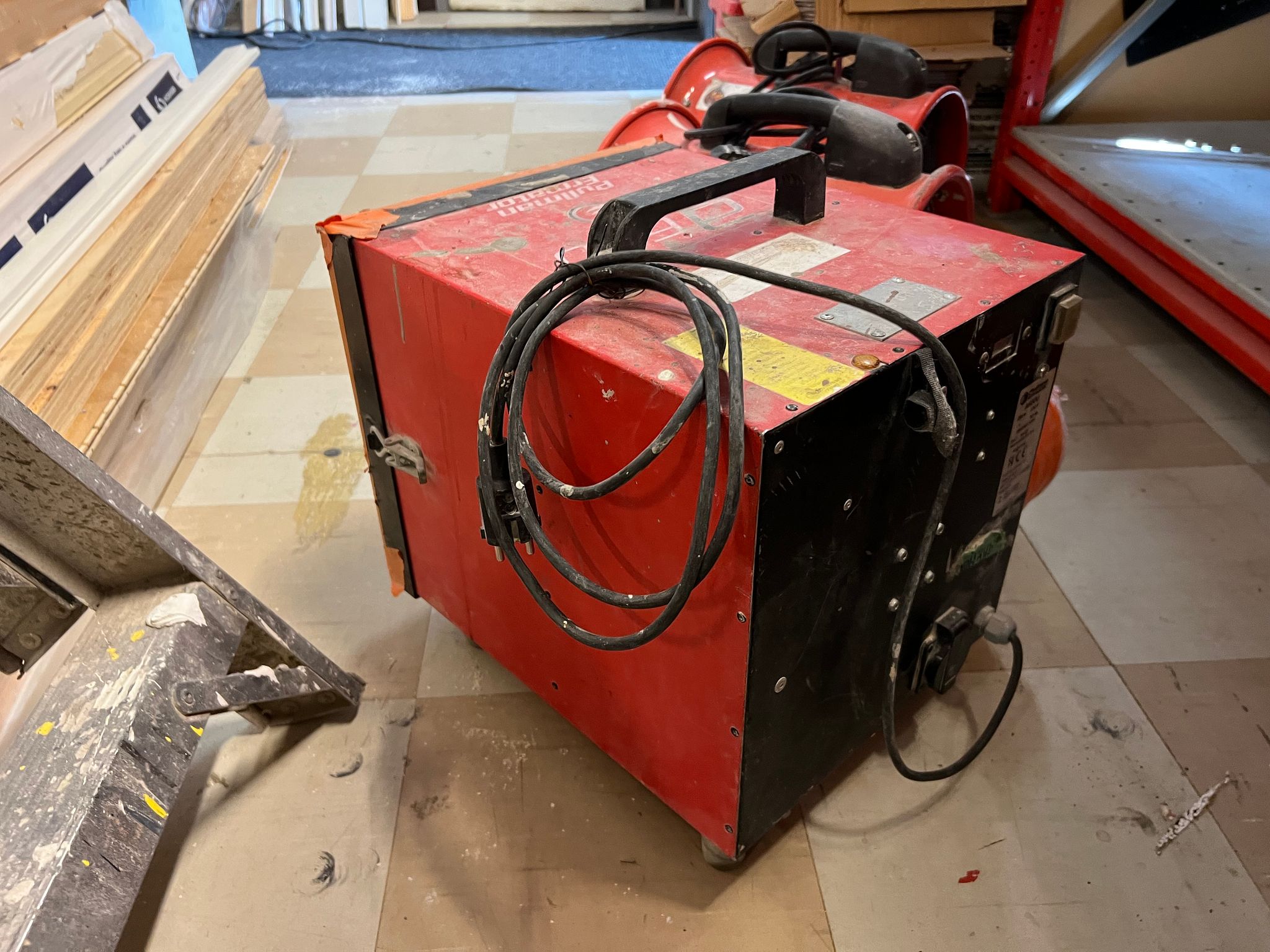 Image 3/8