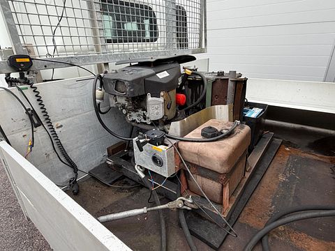 Image 11/24