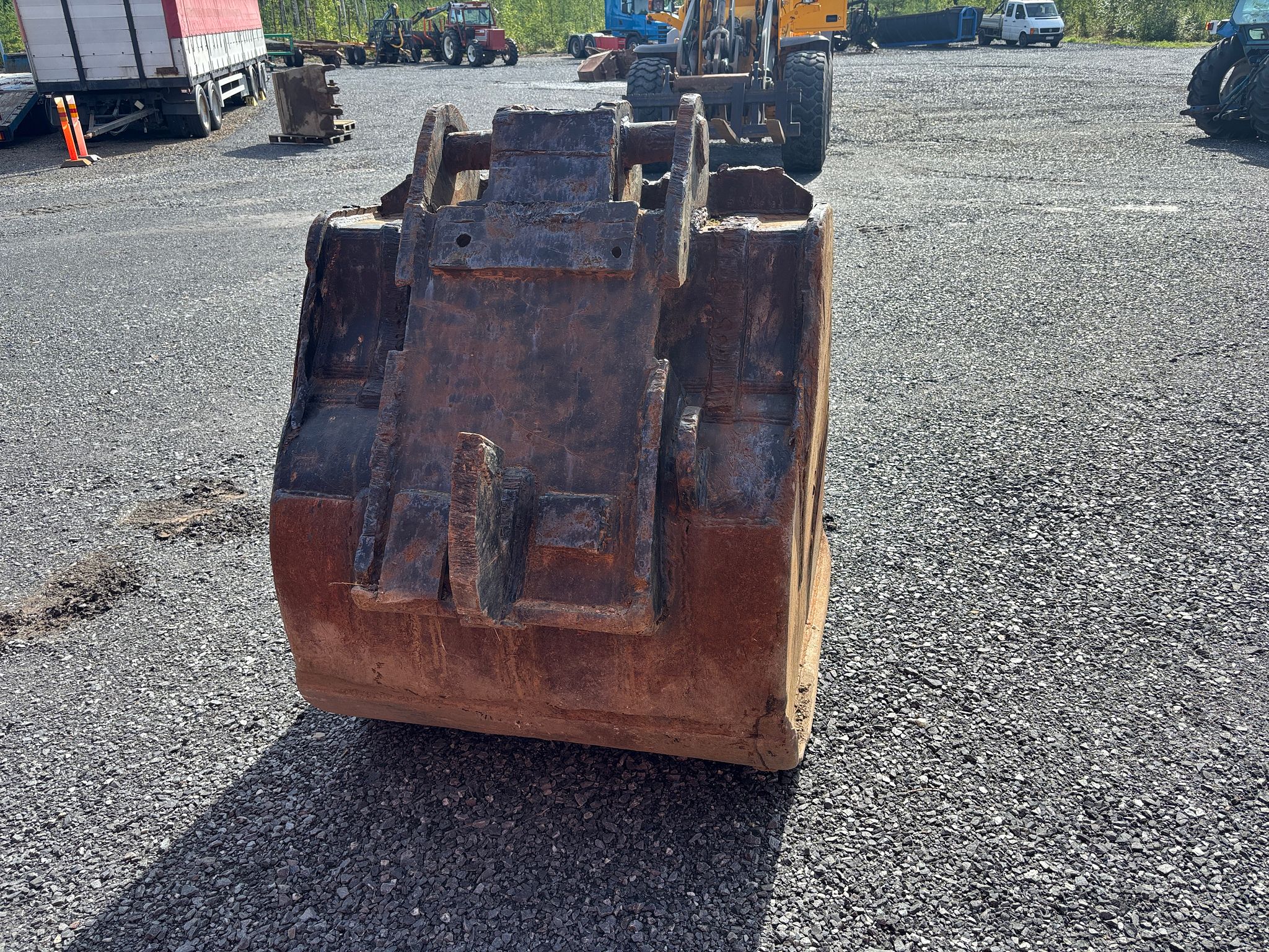 Image 4/8