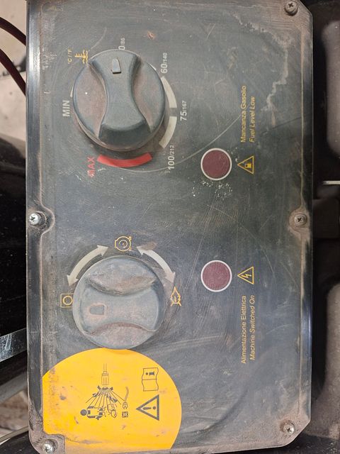 Image 3/4