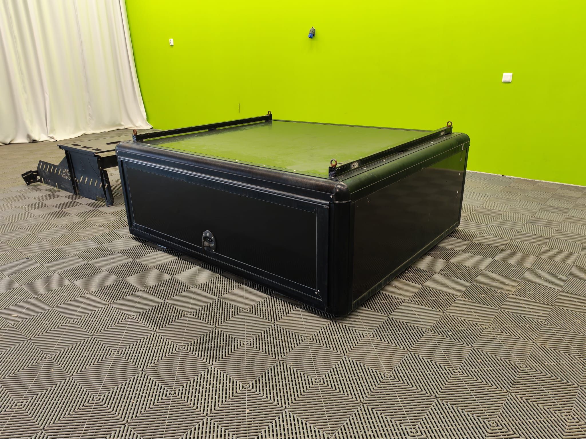 Image 3/9