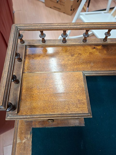Image 8/12