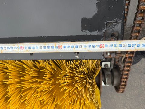 Image 6/7
