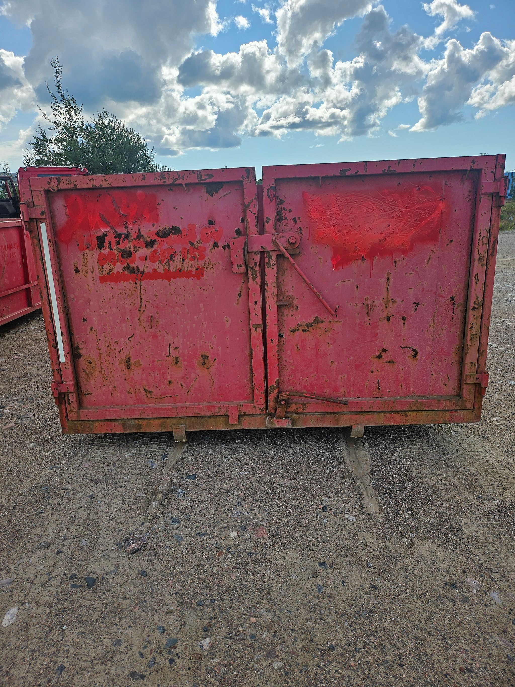 Image 10/16
