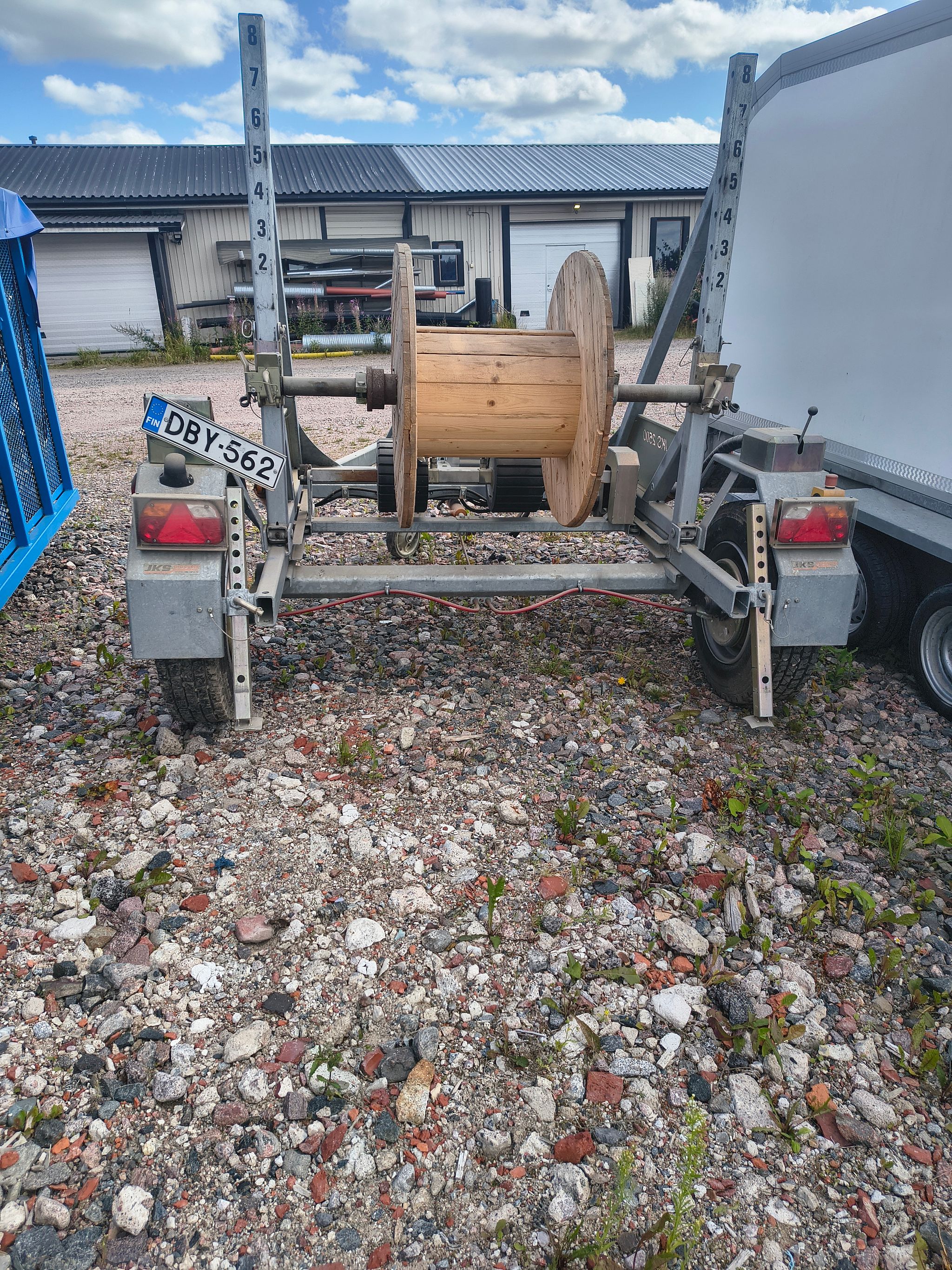 Image 4/8