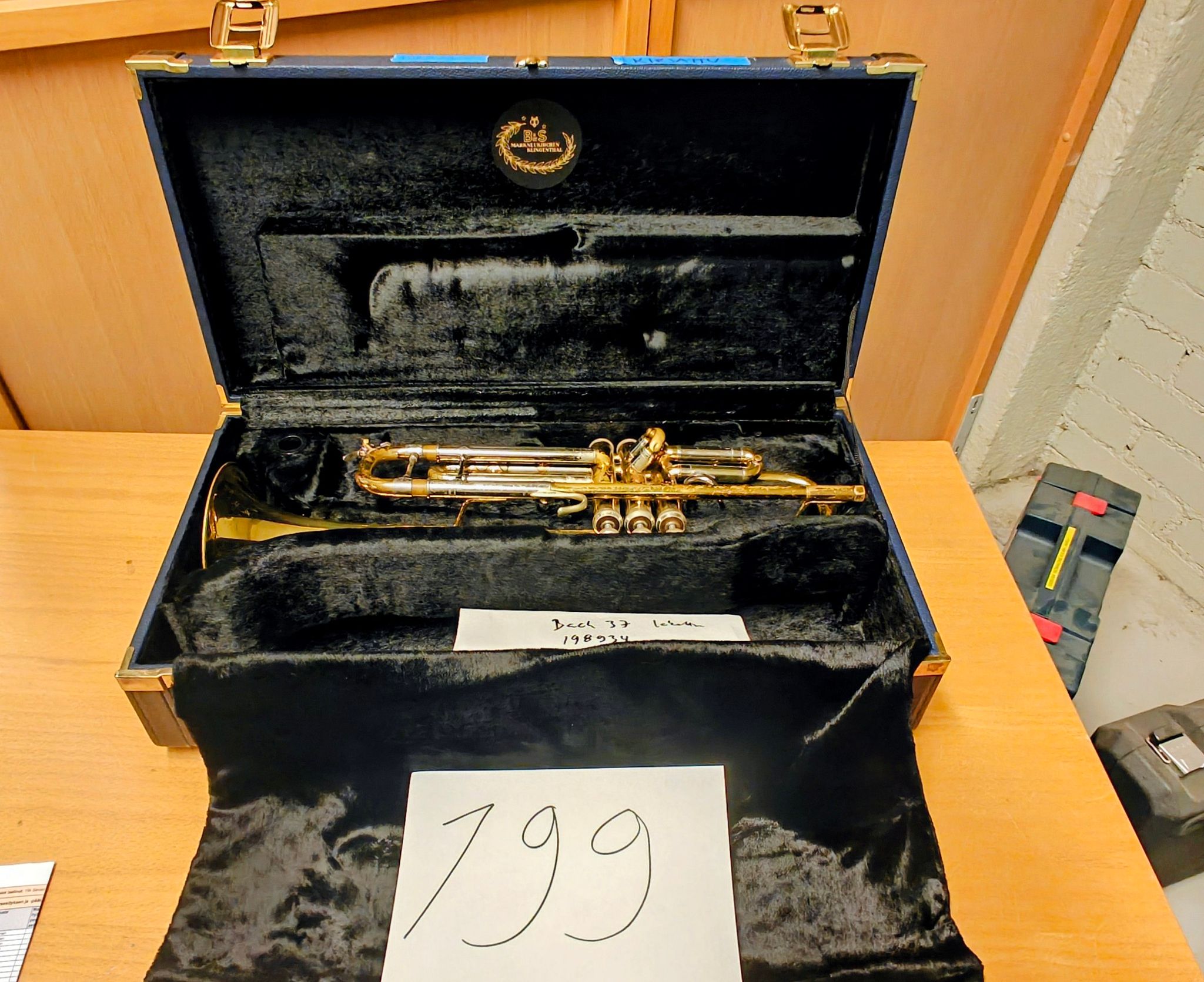Image 1/10
