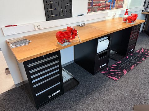 Image 1/25