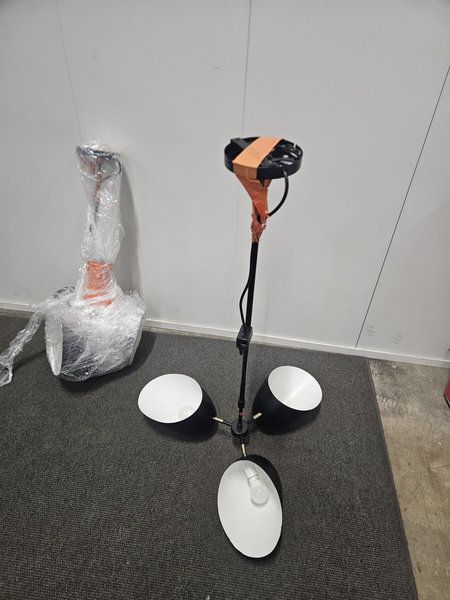 Image 3/15