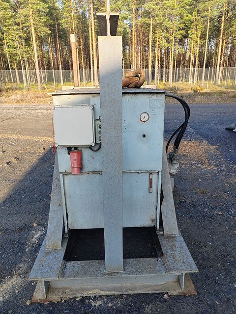 Image 3/4