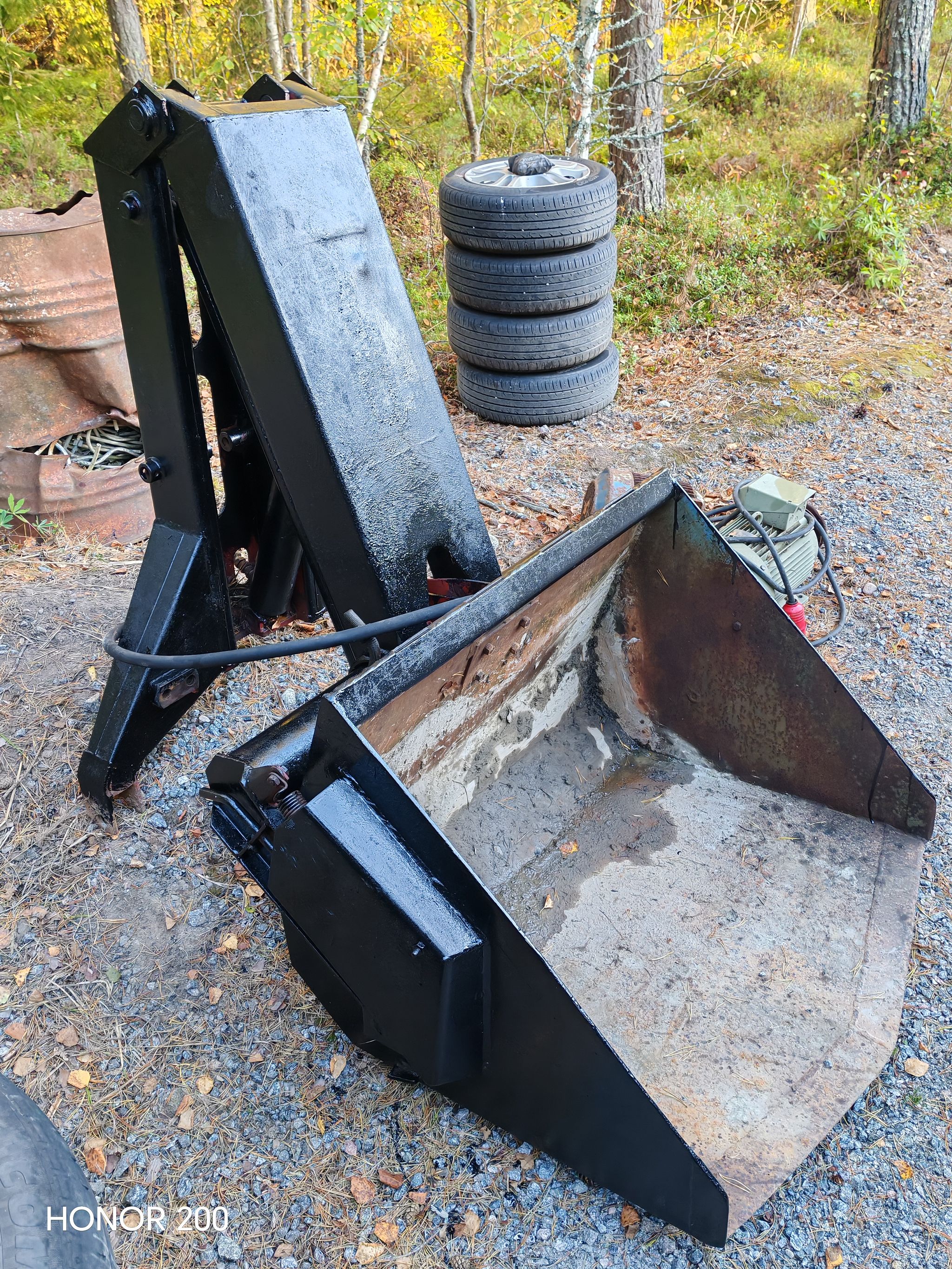 Image 1/8