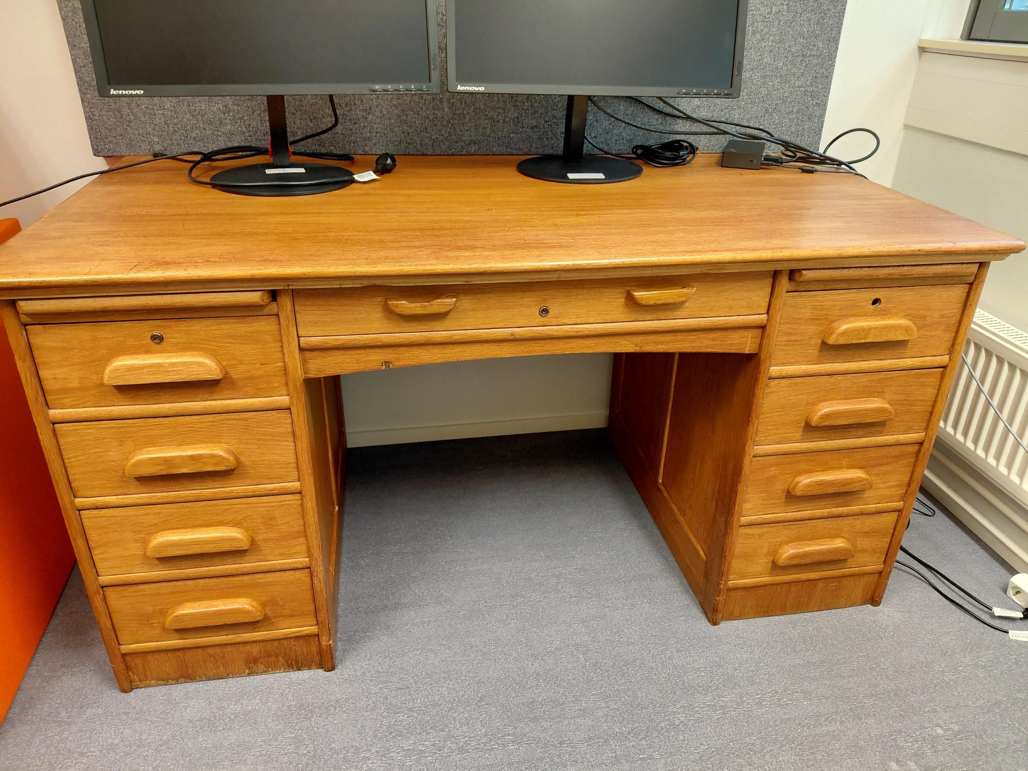 Image 3/6