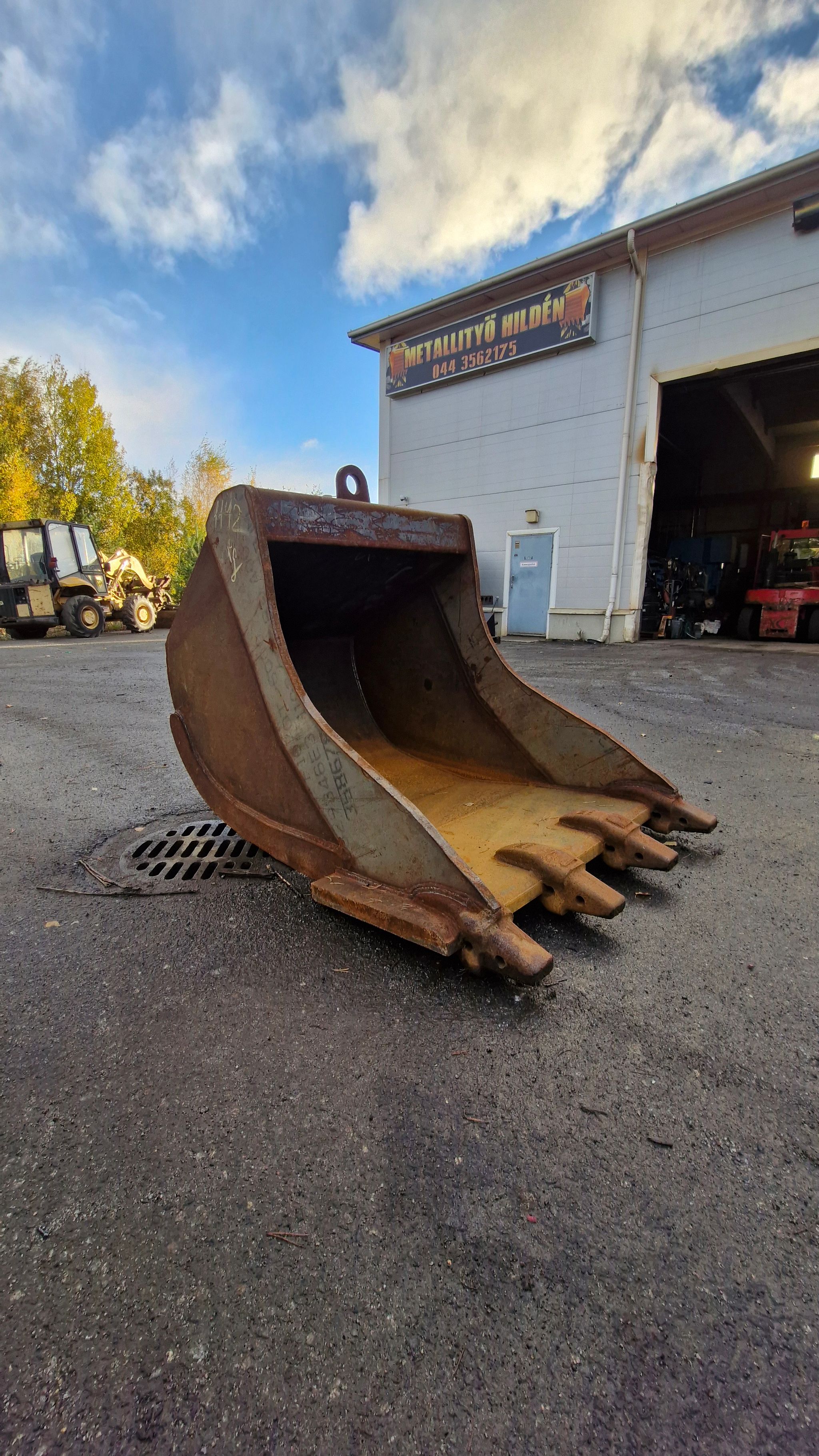 Image 2/28