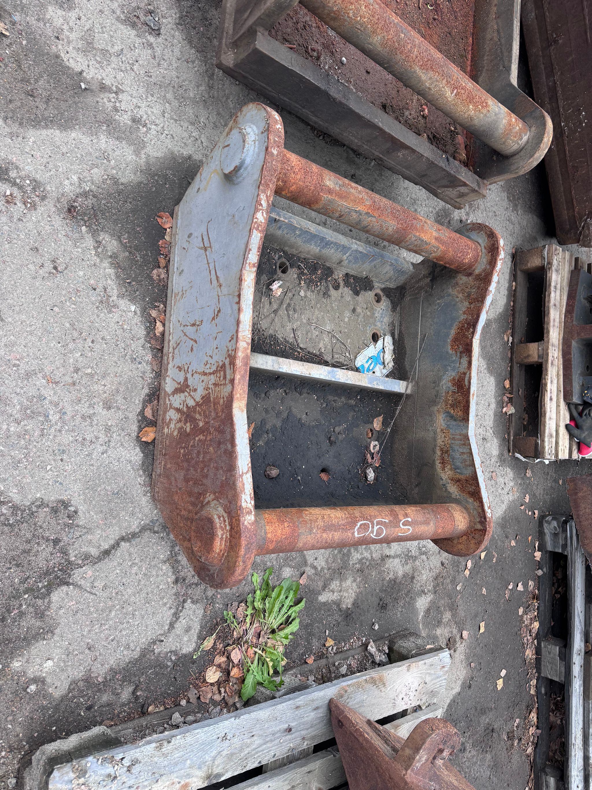 Image 4/6