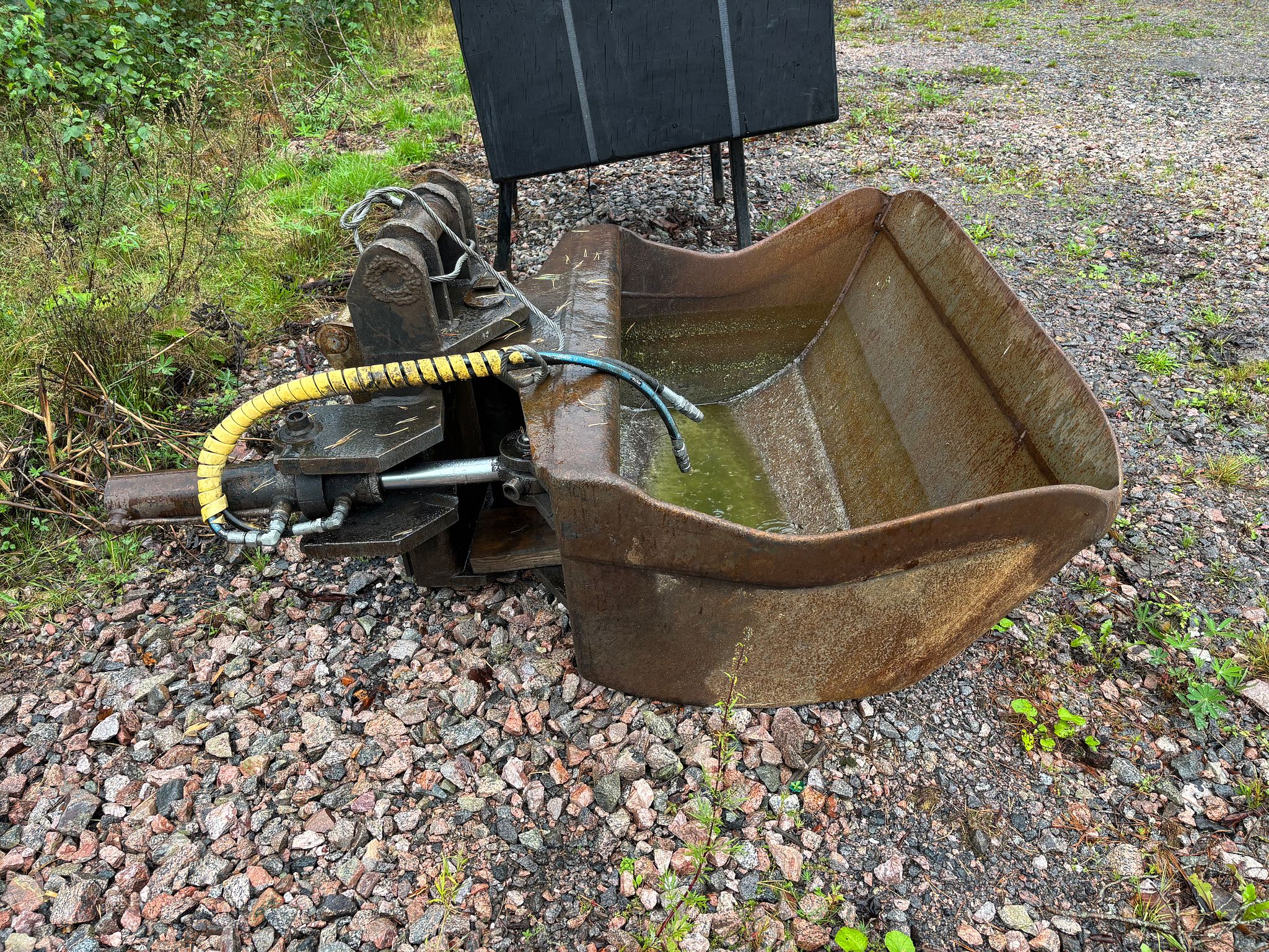 Image 5/8