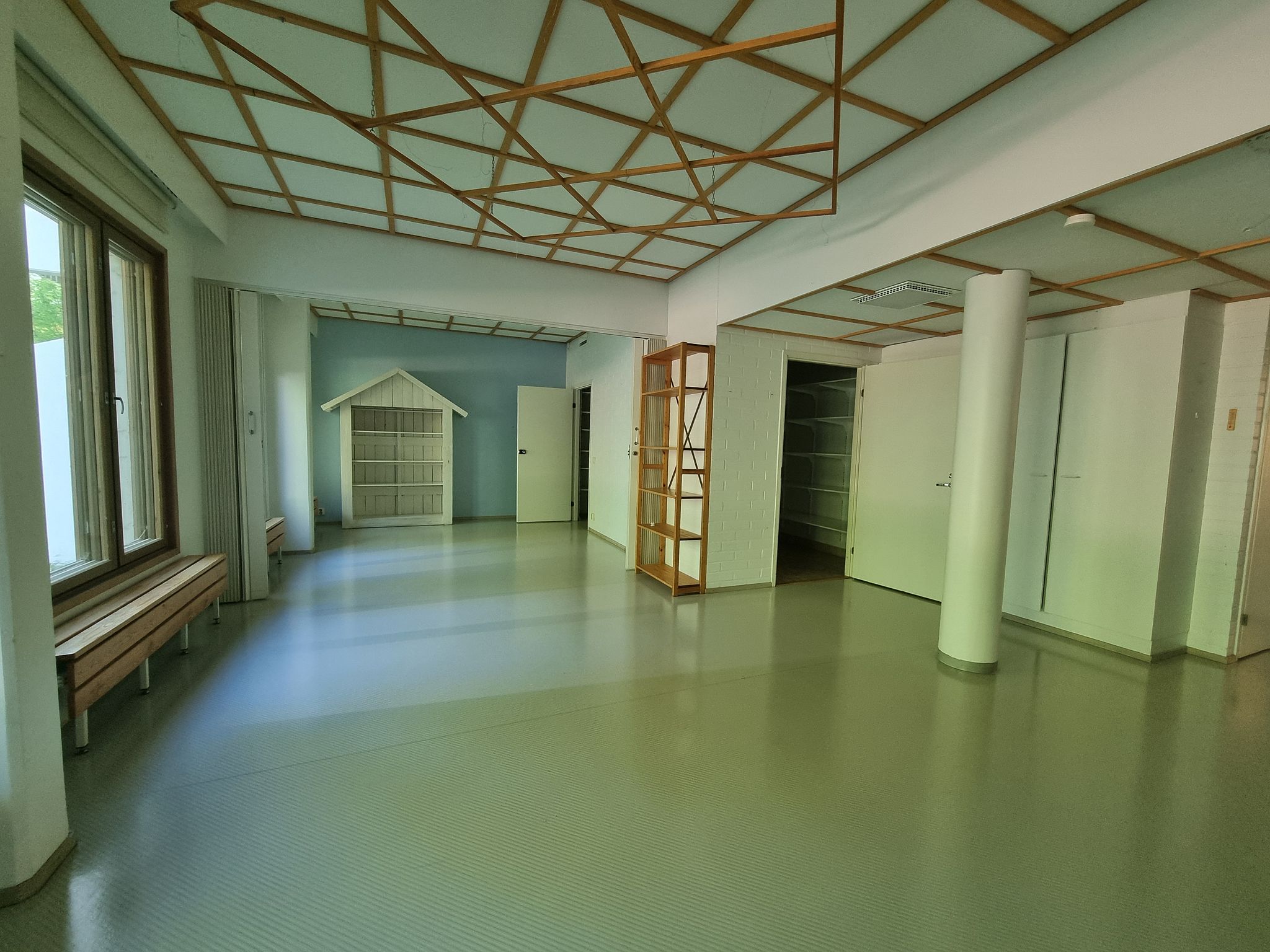 Image 6/12