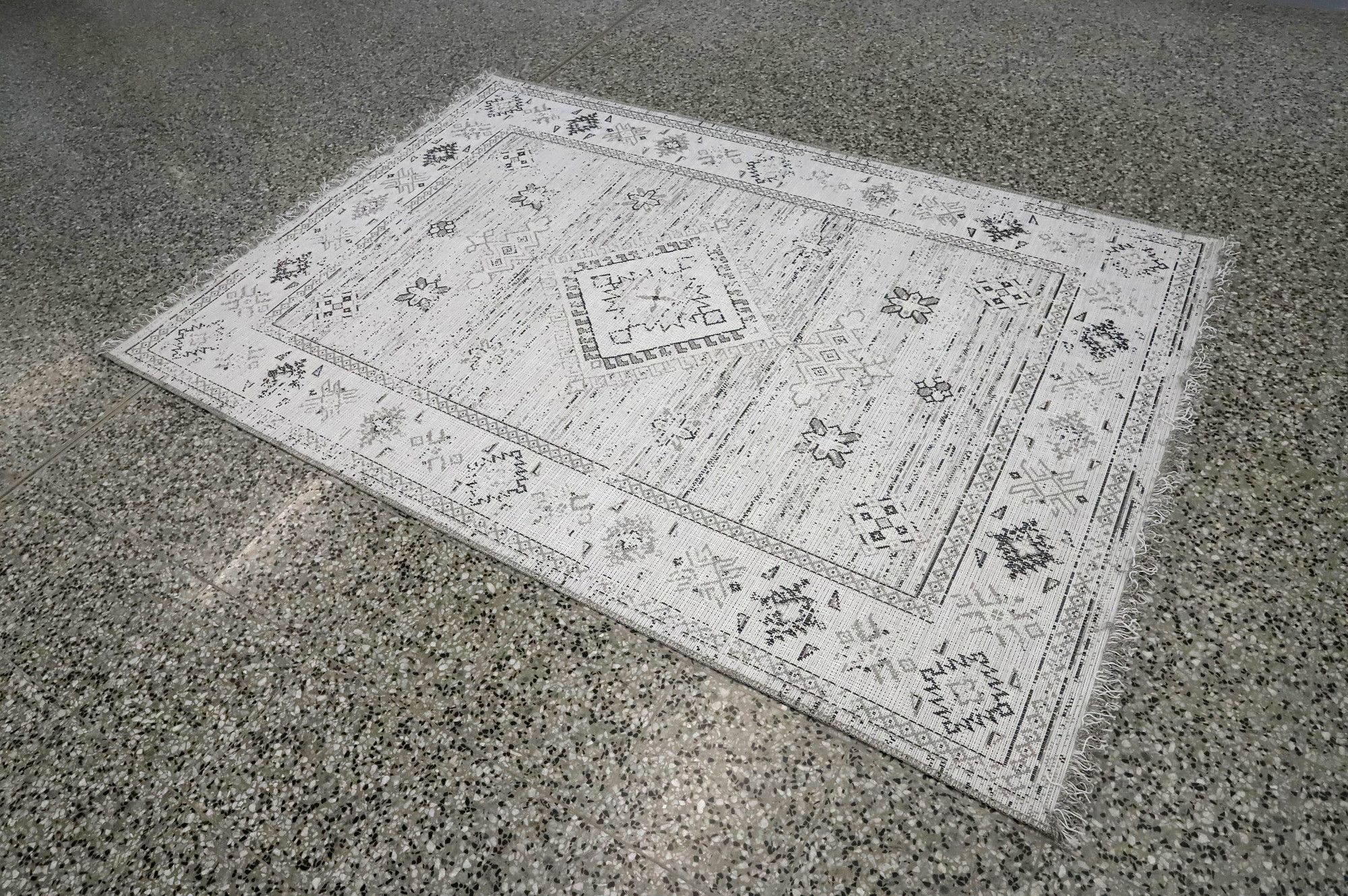 Image 2/8