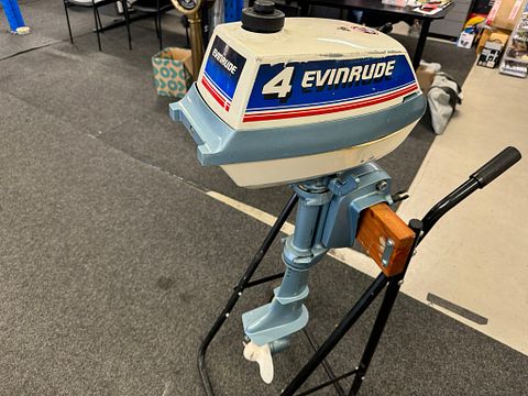 Image 4/8