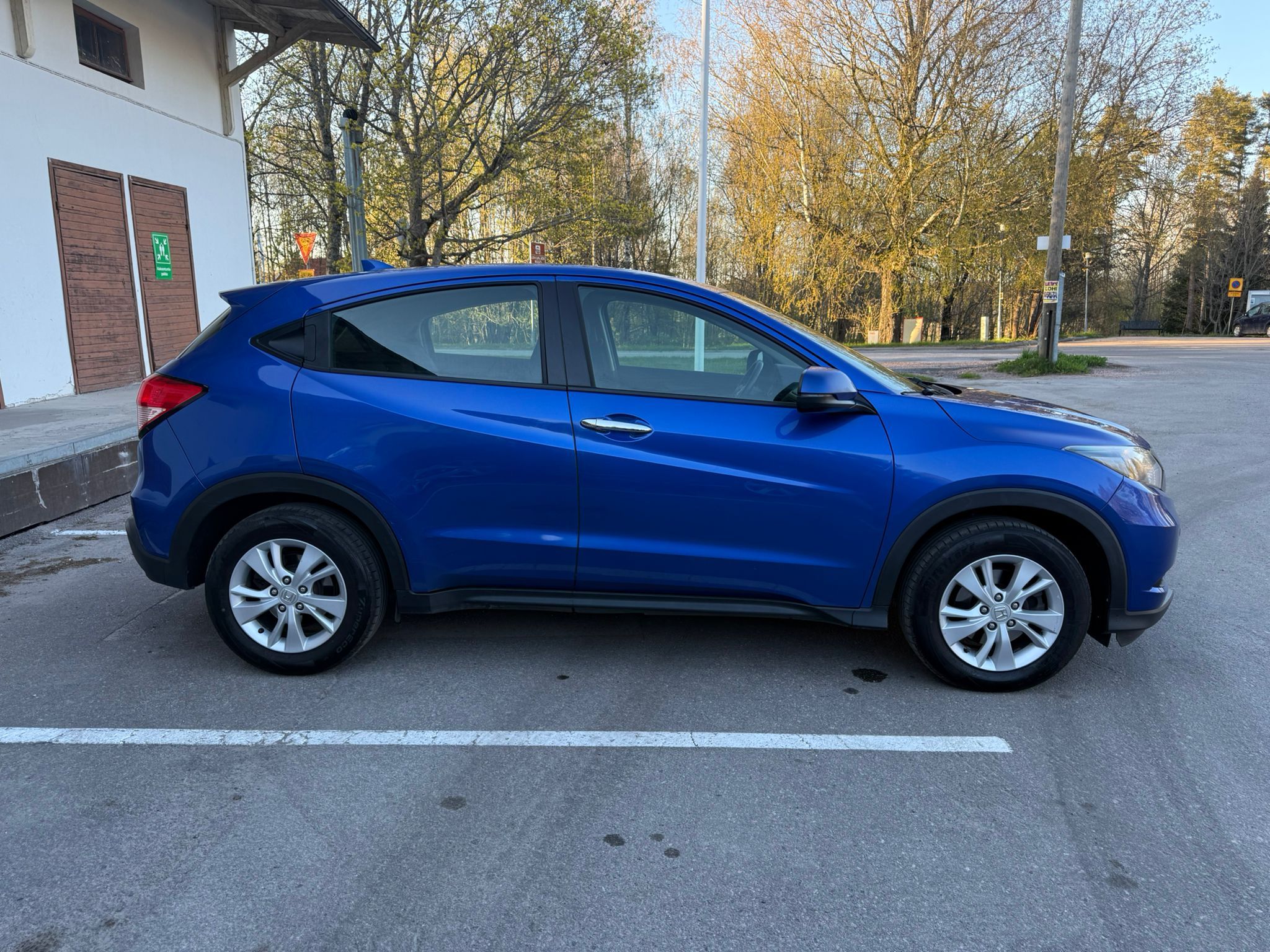 Image 3/12