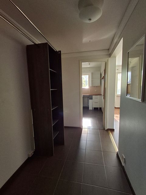Image 2/12