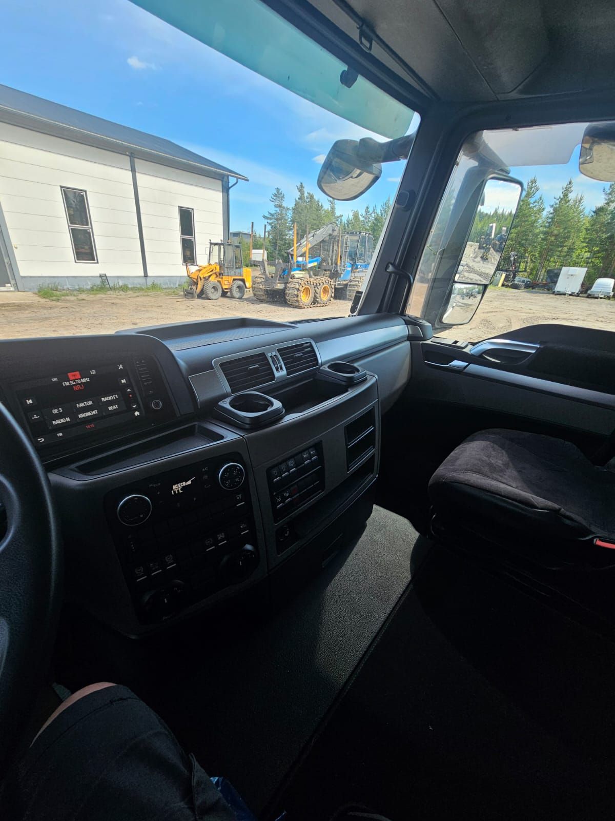 Image 8/11
