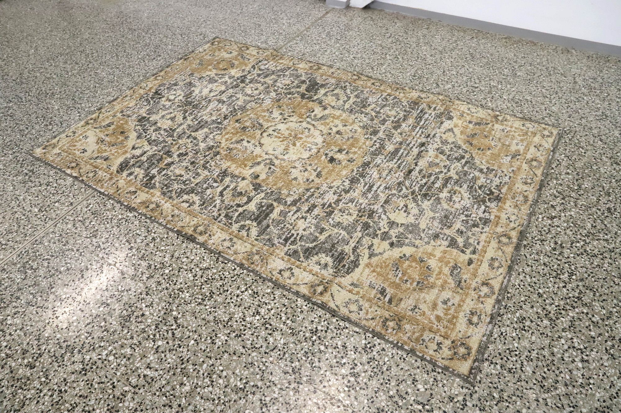 Image 2/8