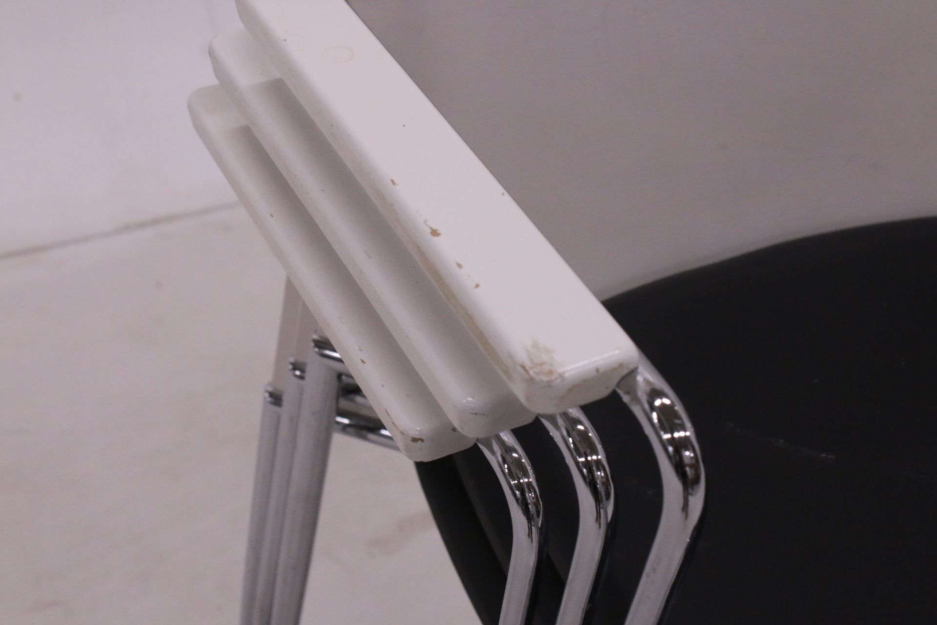 Image 4/10