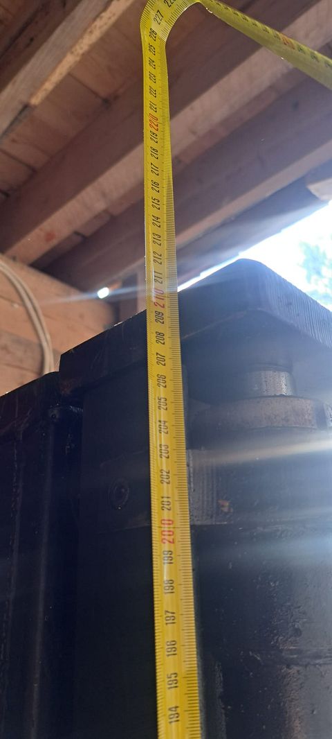 Image 4/10