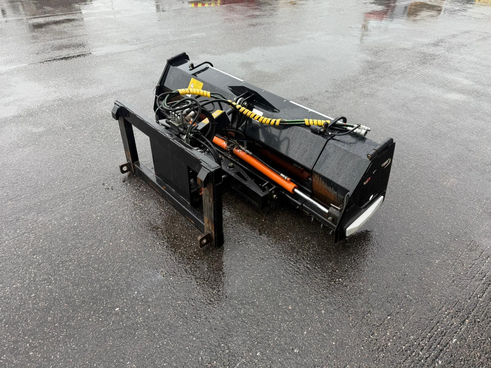 Image 4/4