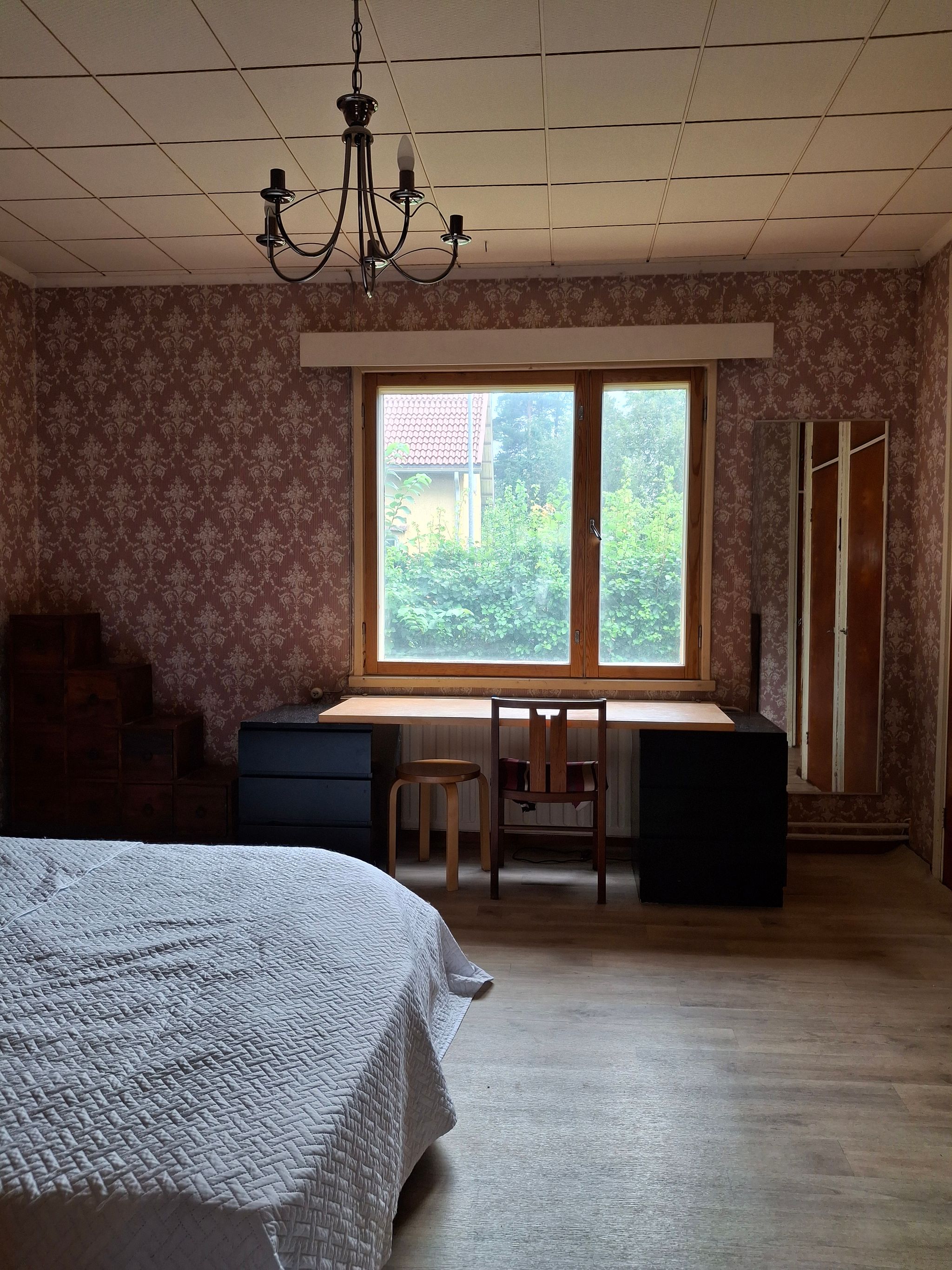 Image 8/70
